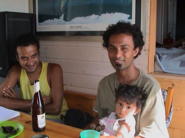 Ashok mit seiner Tochter und Babu zu Besuch.